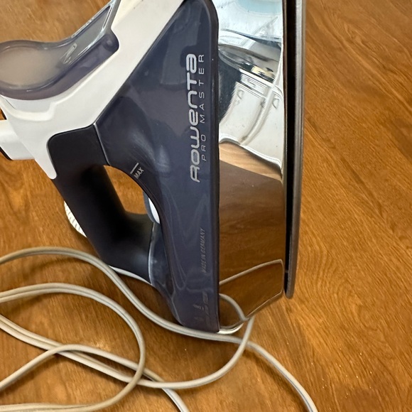 Rowenta DW8080 Pro Master Auto Shut Off Steam Iron, 330-Hole Sole Plate Blue - Picture 10 of 11